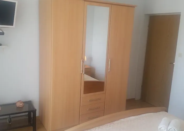 アパート Vucic フヴァル