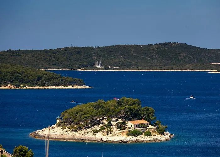 アパート Vucic フヴァル